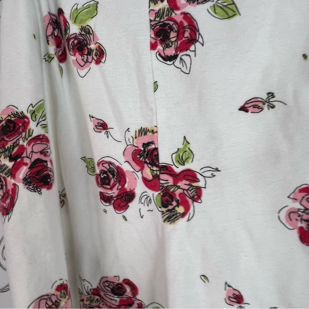 Komar shorts White Floral Shorts flowers roses pink red green drawing style - Picture 6 of 9